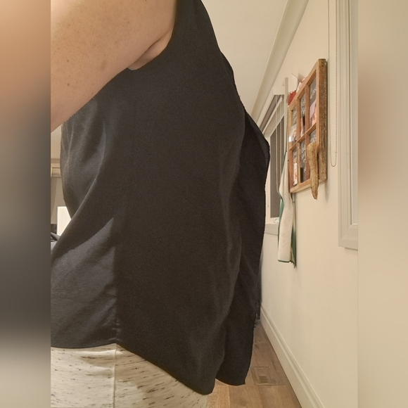 Sleeveless blouse - Picture 2 of 3